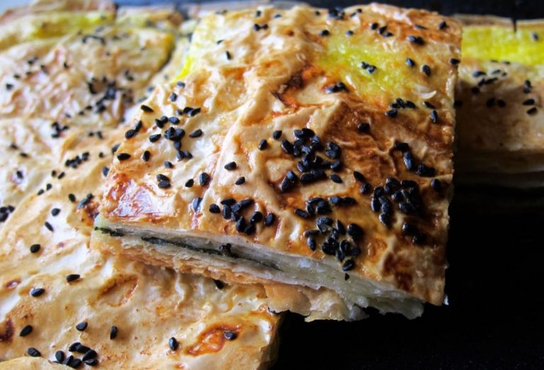Ispanaklı ve Beyaz Peynirli Börek Yörüksüt